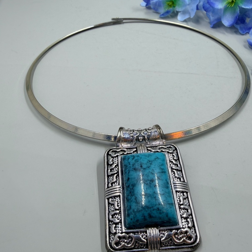 Sterling Silver Plated Collar Choker Necklace with Chunky Blue Turquoise Pendant - Picture 3 of 5
